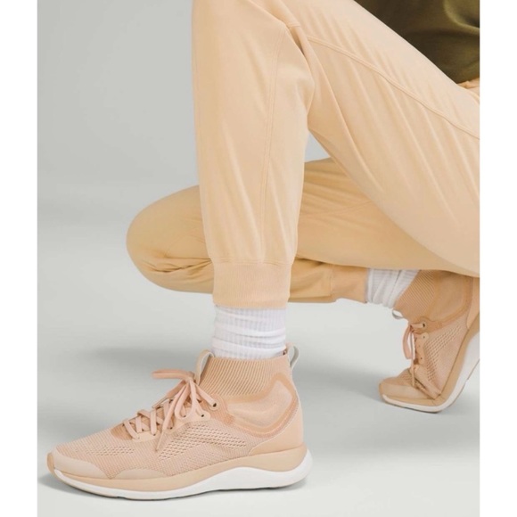 LULULEMON • Prosecco Stretch High-Rise Joggers - Picture 4 of 16